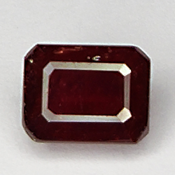 2.95ct Rubino taglio smeraldo 7.7x5.8mm