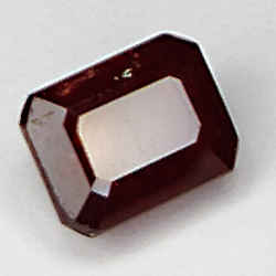 2.95ct Rubin smaragdschliff 7.7x5.8mm