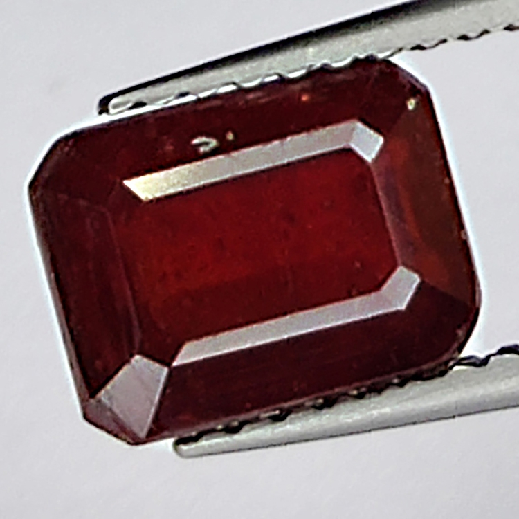 2.95ct Rubin smaragdschliff 7.7x5.8mm