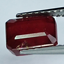 2.25ct Rubino taglio smeraldo 7.5x6.1mm