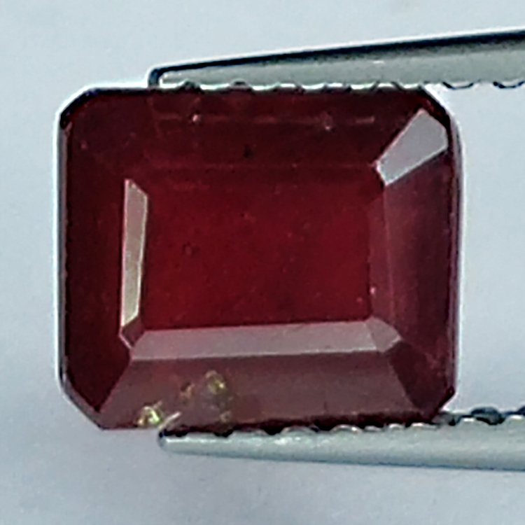 2.25ct Rubin smaragdschliff 7.5x6.1mm