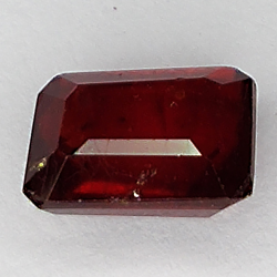 2.45ct Rubis coupe émeraude 8.0x6.1mm