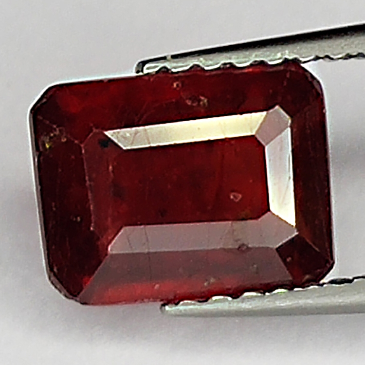 2.45ct Rubino taglio smeraldo 8.0x6.1mm