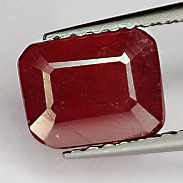 2.00ct Rubin smaragdschliff 7.2x5.7mm