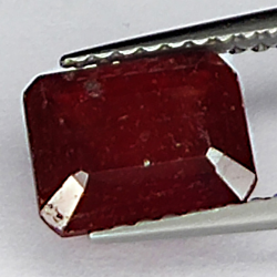 2.30ct Rubin smaragdschliff 7.1x5.9mm