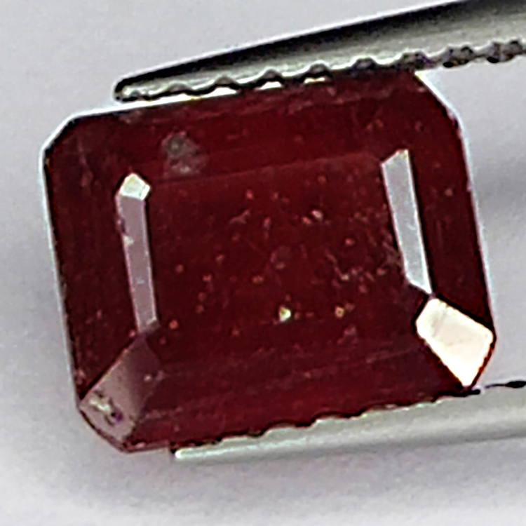 2.30ct Rubin smaragdschliff 7.1x5.9mm