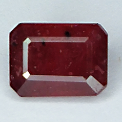 2.60ct Rubino taglio smeraldo 8.5x6.1mm