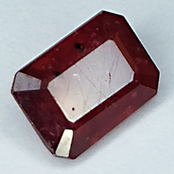 2.60ct Rubino taglio smeraldo 8.5x6.1mm