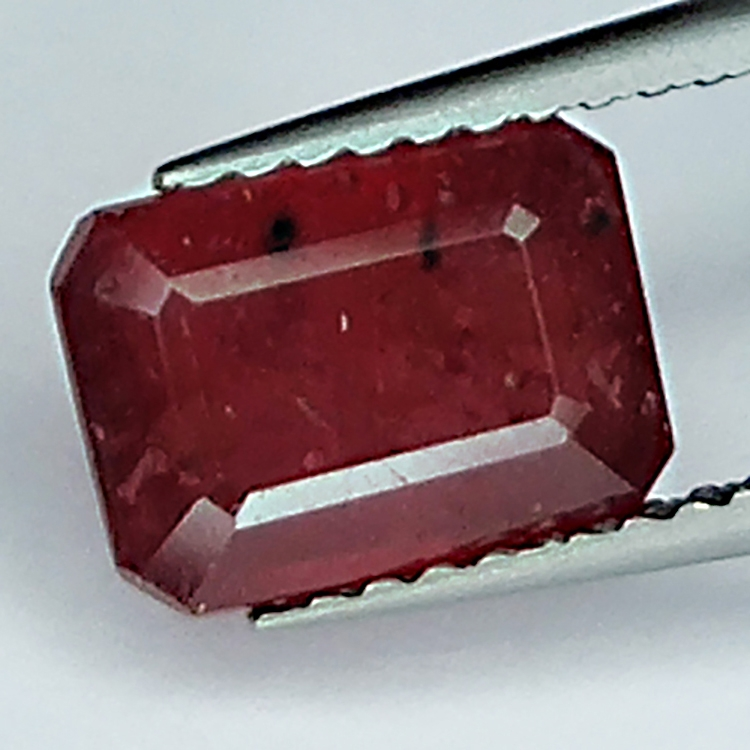 2.60ct Rubin smaragdschliff 8.5x6.1mm