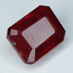 3.65ct Rubin smaragdschliff 8.4x6.6mm