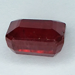 3.65ct Rubin smaragdschliff 8.4x6.6mm