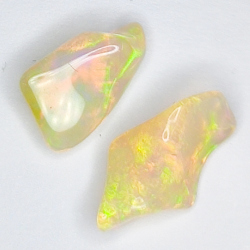 3,48 ct Rough Ethiopian Opal 10,97 x 7,02 x 5,45 und 12,51 x 7,47 x 5,59 mm und 12,63 x 5,45 x 4,43 mm