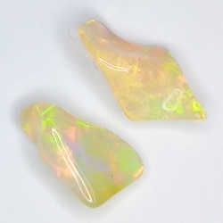 3,48 ct Rough Ethiopian Opal 10,97 x 7,02 x 5,45 und 12,51 x 7,47 x 5,59 mm und 12,63 x 5,45 x 4,43 mm