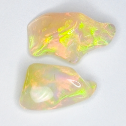 3,48 ct Rough Ethiopian Opal 10,97 x 7,02 x 5,45 und 12,51 x 7,47 x 5,59 mm und 12,63 x 5,45 x 4,43 mm