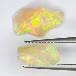 3,48 ct Rough Ethiopian Opal 10,97 x 7,02 x 5,45 und 12,51 x 7,47 x 5,59 mm und 12,63 x 5,45 x 4,43 mm