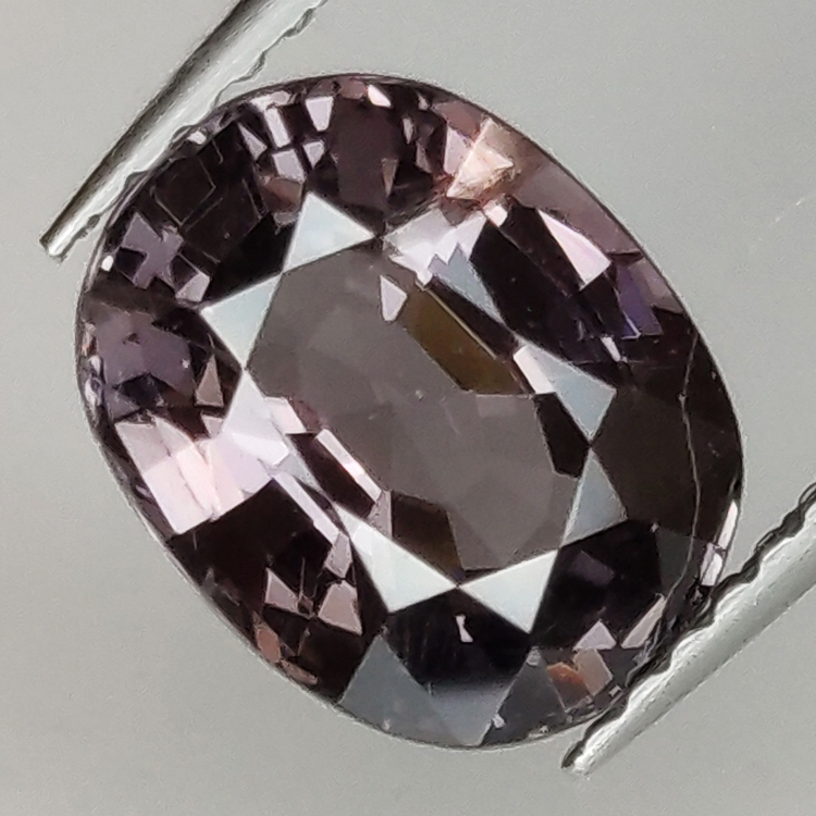 2.57ct Lila Spinell oval geschnitten 9.4x7.4mm