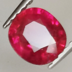 1.02ct Rubin ovalschliff 6.3x5.6mm