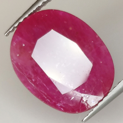 5.83ct Rubin ovalschliff 13.7x10.8mm