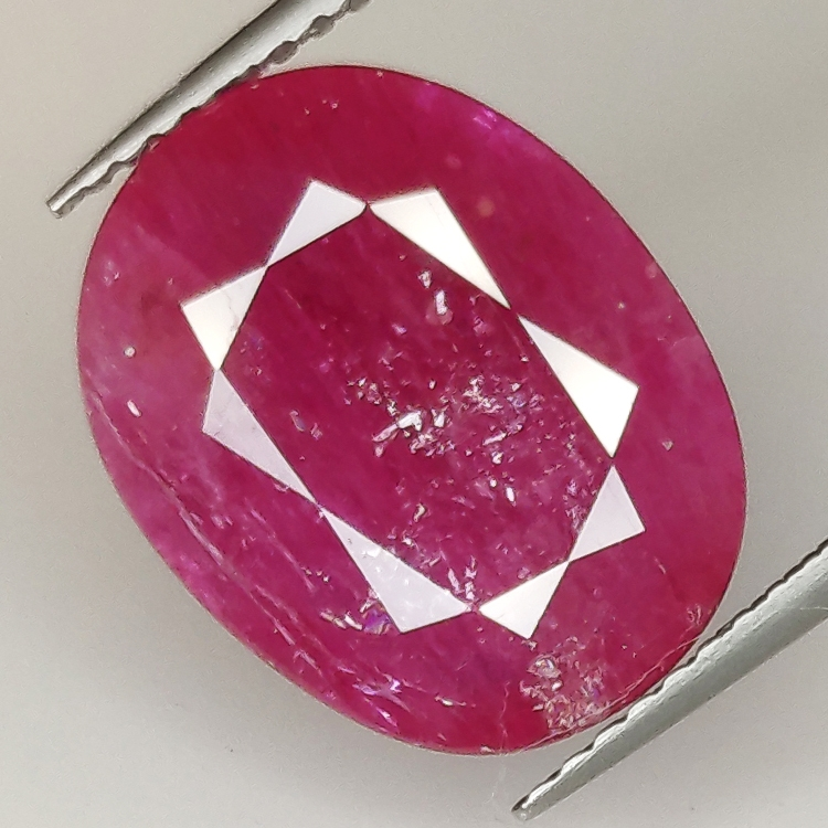 5.83ct Rubino taglio ovale 13.7x10.8mm