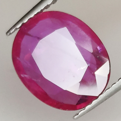 2.60ct Rubino taglio ovale 10.3x8.8mm