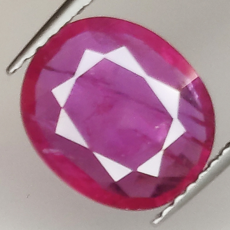 2.60ct Rubin ovalschliff 10.3x8.8mm