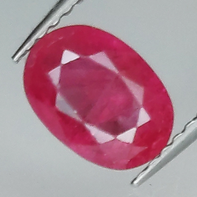 1.45ct Rubis coupe ovale 7.9x5.7mm