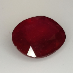 8.56ct Rubin ovalschliff 13.9x11.3mm