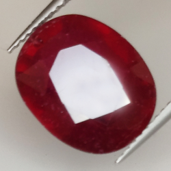 8.56ct Rubin ovalschliff 13.9x11.3mm