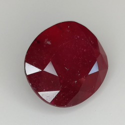 15.04ct Rubino taglio ovale 15.7x12.7mm