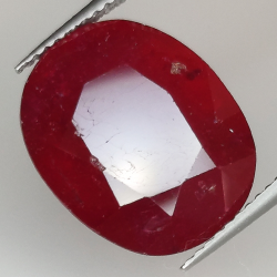 15.04ct Rubino taglio ovale 15.7x12.7mm