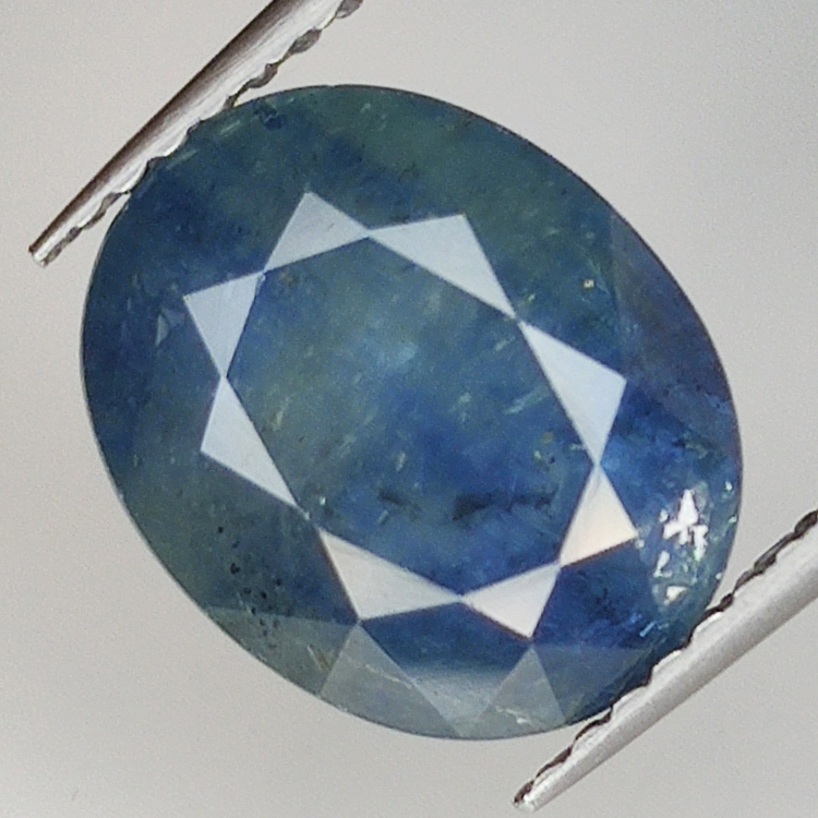 4.64ct Saphir Bleu effet soie coupe ovale 10.9x8.7mm