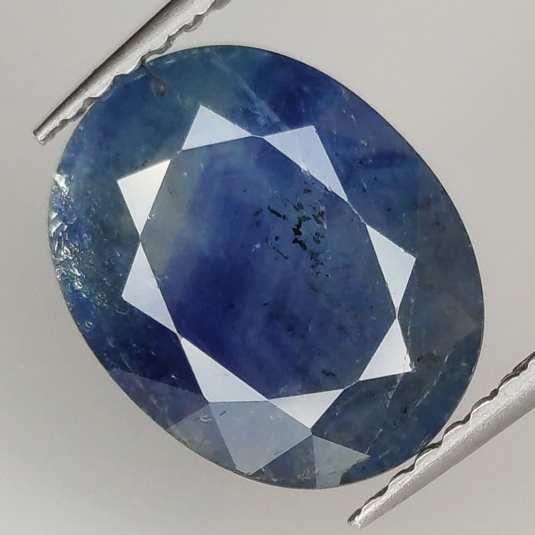 4.09ct Saphir Bleu effet soie coupe ovale 10.8x8.7mm