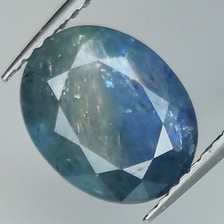 3.69ct Blauer Saphir seideneffekt ovalschliff 10.4x8.4mm