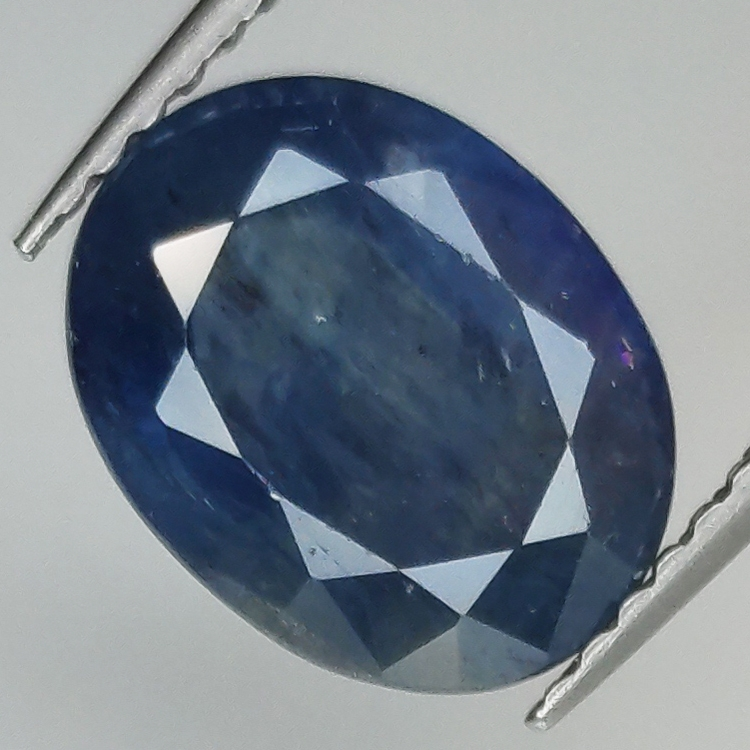 3.80ct Blauer Saphir Ovalschliff 9.9x7.8mm