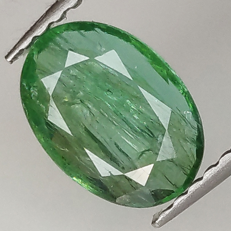 1.22ct Emeraude coupe ovale 8.5x6.0mm