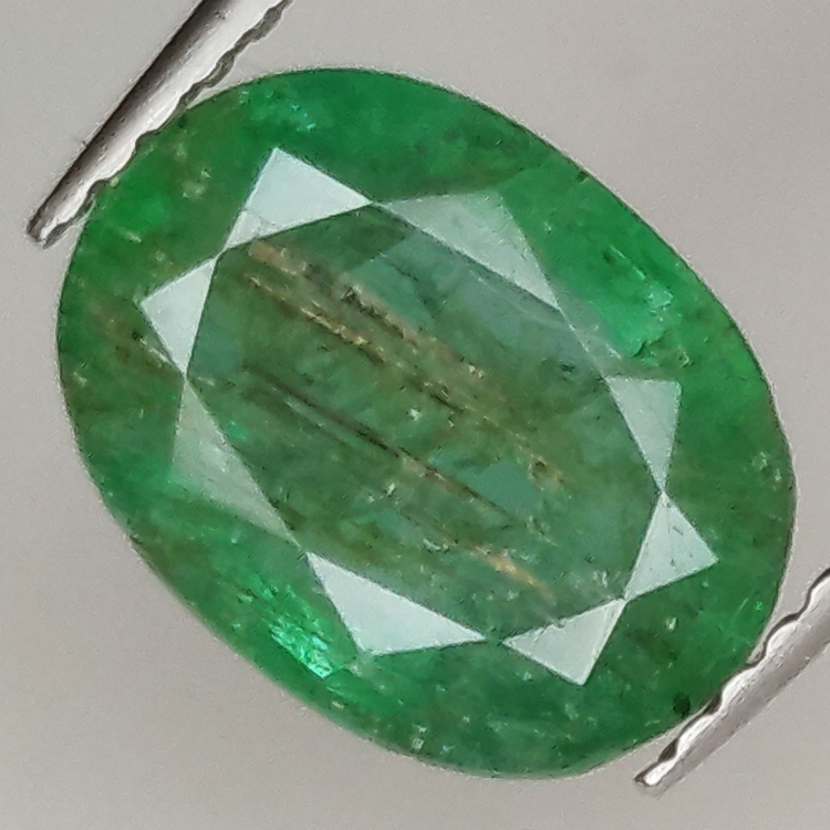 2.43ct Esmeralda talla oval 10.2x7.7mm