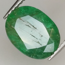 2.43ct Esmeralda talla oval 10.2x7.7mm