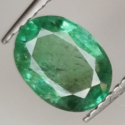 1.20ct Emeraude coupe ovale 8.1x6.1mm