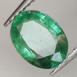 1.20ct Emeraude coupe ovale 8.1x6.1mm