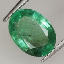 1.20ct Emeraude coupe ovale 8.1x6.1mm