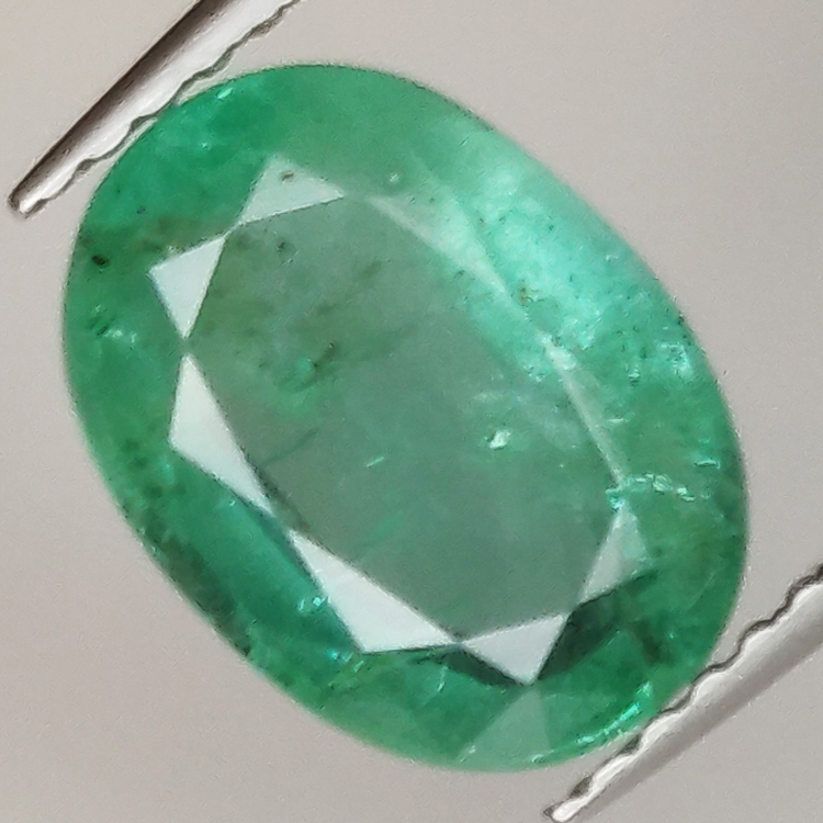 2.40ct Smaragd Ovalschliff 9.9x7.3mm