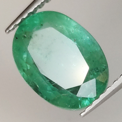 2.40ct Emeraude coupe ovale 9.9x7.3mm