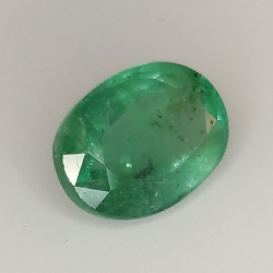 2.40ct Esmeralda talla oval 9.9x7.3mm