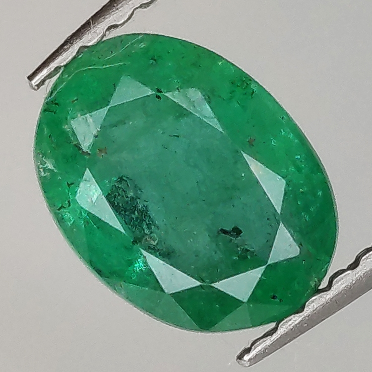 1.40ct Esmeralda talla oval 8.1x6.1mm