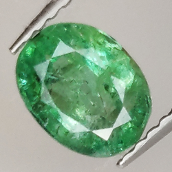 1.06ct Emeraude coupe ovale 7.1x5.5mm