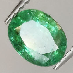 1.06ct Emeraude coupe ovale 7.1x5.5mm