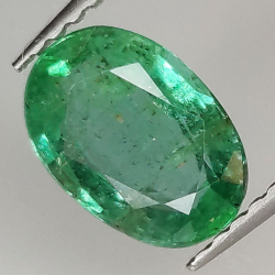 1.28ct Emeraude coupe ovale 8.7x6.0mm