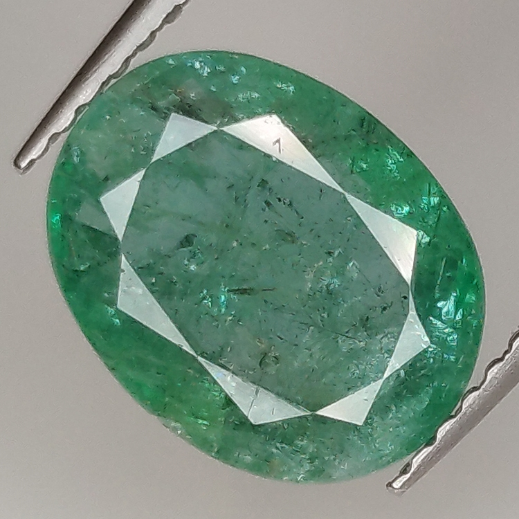 2.62ct Esmeralda talla oval 10.5x8.3mm