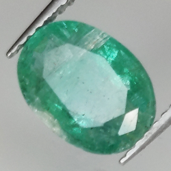 2.76ct Esmeralda talla oval 10.3x7.6mm