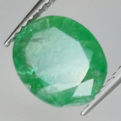 2.60ct Emeraude coupe ovale 9.6x8.0mm